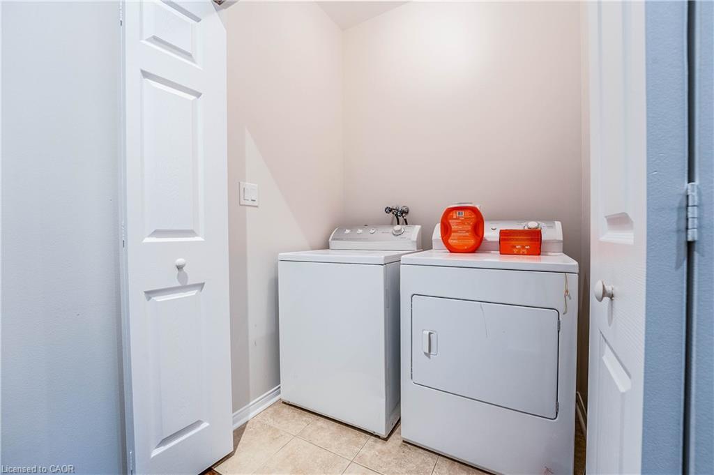 5195 Angel Stone Drive, Mississauga, ON - Indoor Photo Showing Laundry Room