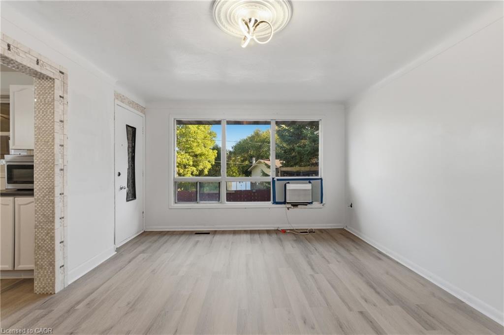 34 Gale Crescent, St. Catharines, ON - Indoor Photo Showing Living Room