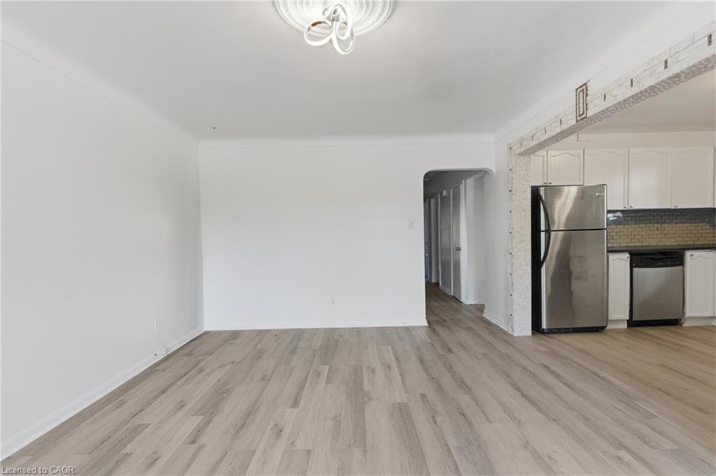 34 Gale Crescent, St. Catharines, ON - Indoor Photo Showing Kitchen