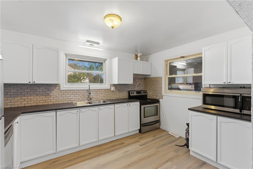 34 Gale Crescent, St. Catharines, ON - Indoor Photo Showing Kitchen With Double Sink