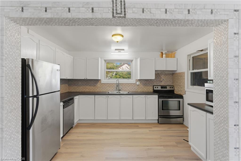 34 Gale Crescent, St. Catharines, ON - Indoor Photo Showing Kitchen