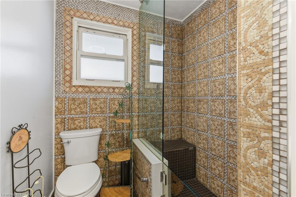 34 Gale Crescent, St. Catharines, ON - Indoor Photo Showing Bathroom