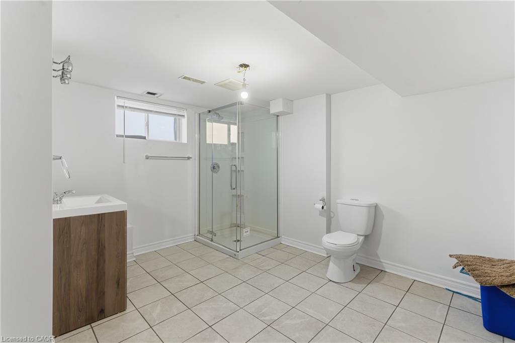 34 Gale Crescent, St. Catharines, ON - Indoor Photo Showing Bathroom