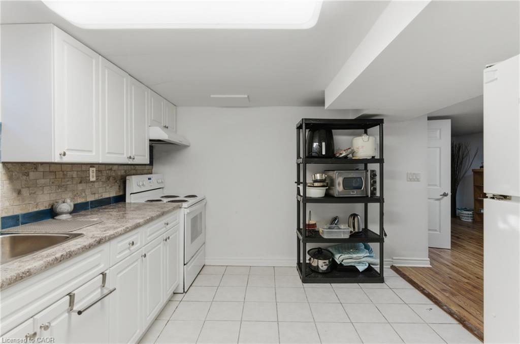 34 Gale Crescent, St. Catharines, ON - Indoor Photo Showing Kitchen