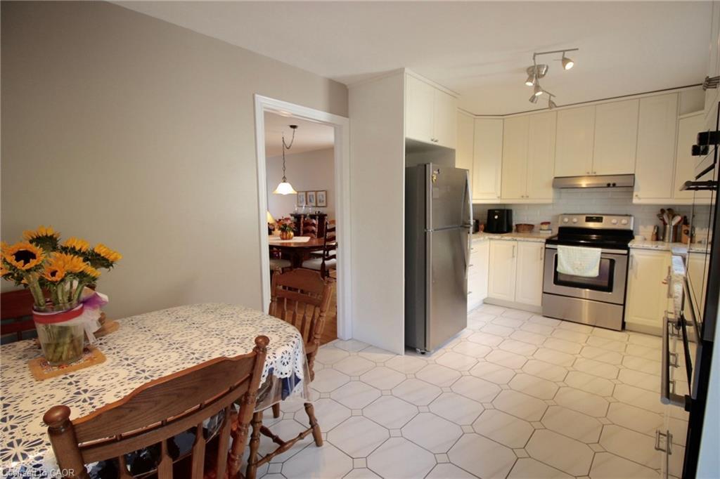 153 Meadowbrook Drive, Ancaster, ON - Indoor Photo Showing Kitchen