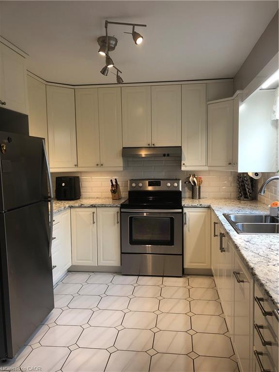 153 Meadowbrook Drive, Ancaster, ON - Indoor Photo Showing Kitchen With Double Sink