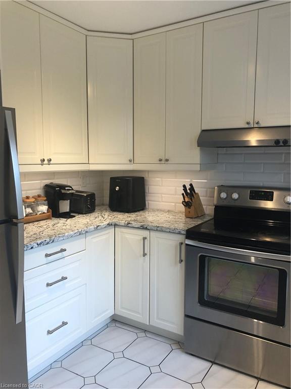 153 Meadowbrook Drive, Ancaster, ON - Indoor Photo Showing Kitchen