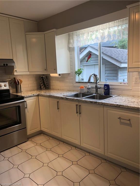 153 Meadowbrook Drive, Ancaster, ON - Indoor Photo Showing Kitchen With Double Sink