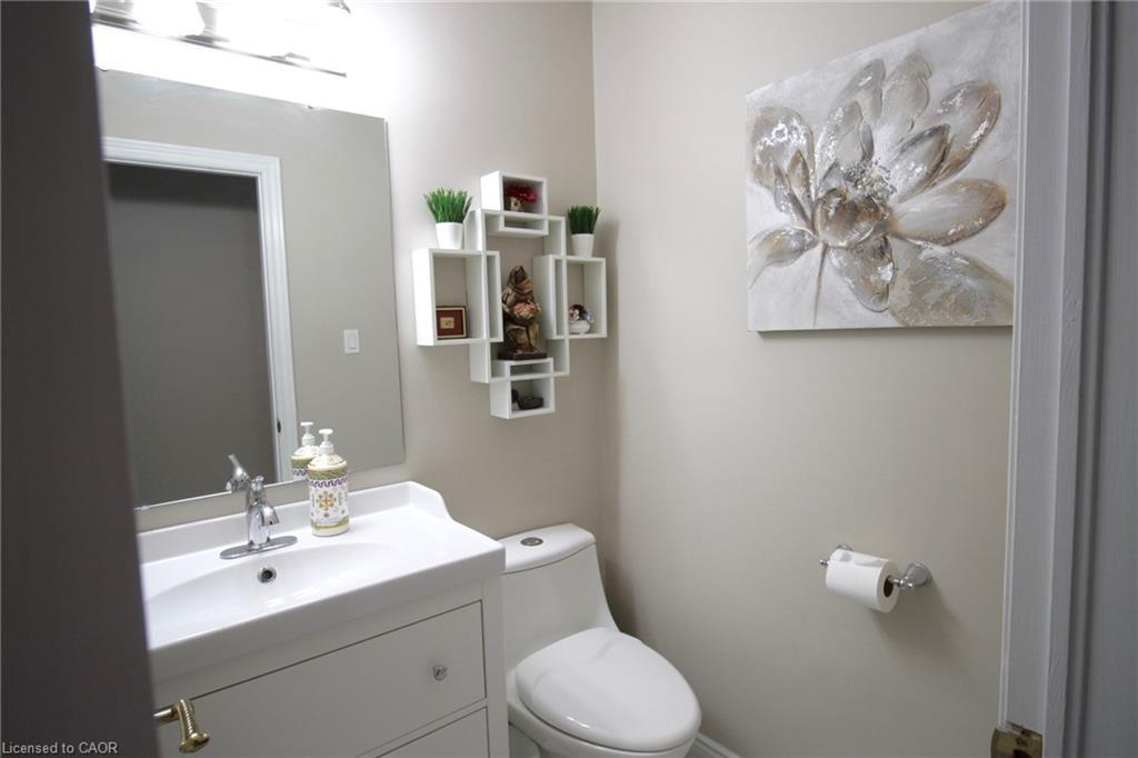 153 Meadowbrook Drive, Ancaster, ON - Indoor Photo Showing Bathroom