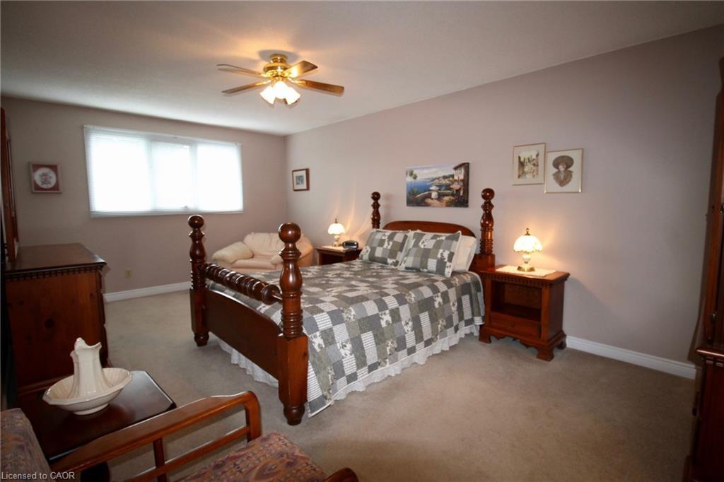 153 Meadowbrook Drive, Ancaster, ON - Indoor Photo Showing Bedroom