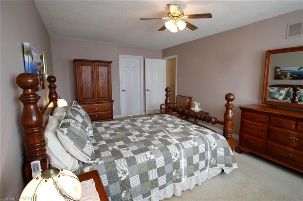 153 Meadowbrook Drive, Ancaster, ON - Indoor Photo Showing Bedroom