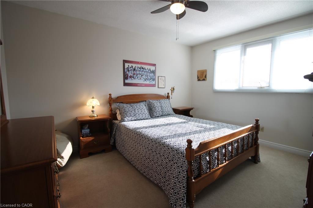 153 Meadowbrook Drive, Ancaster, ON - Indoor Photo Showing Bedroom