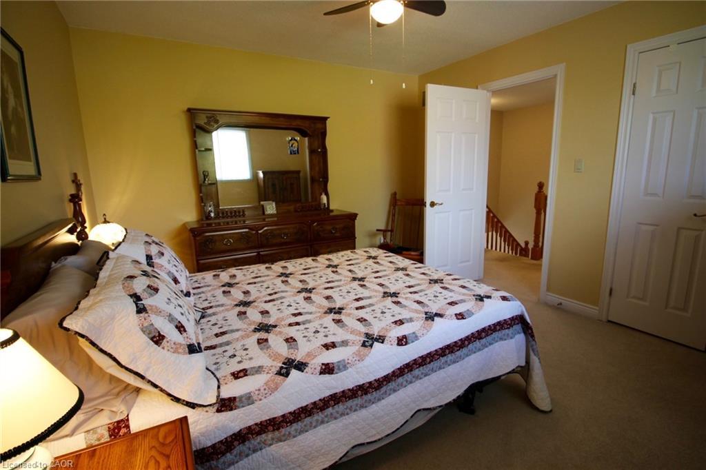 153 Meadowbrook Drive, Ancaster, ON - Indoor Photo Showing Bedroom
