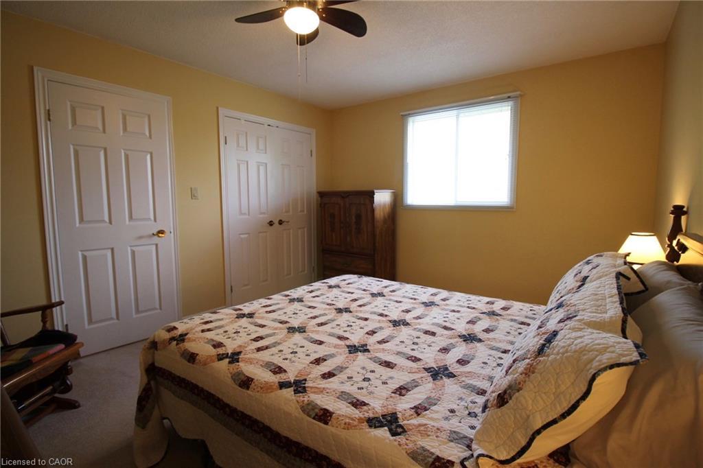 153 Meadowbrook Drive, Ancaster, ON - Indoor Photo Showing Bedroom
