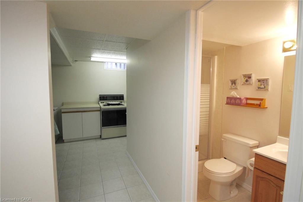 153 Meadowbrook Drive, Ancaster, ON - Indoor Photo Showing Bathroom