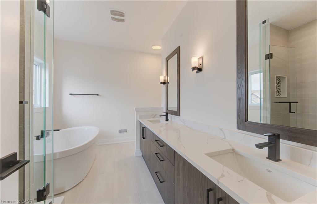 58 Jacob Detweiller Drive, Kitchener, ON - Indoor Photo Showing Bathroom