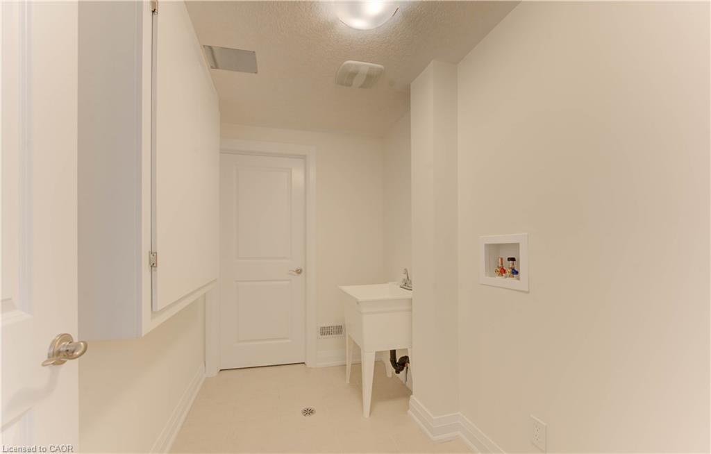 58 Jacob Detweiller Drive, Kitchener, ON - Indoor Photo Showing Other Room
