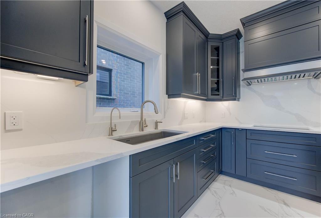 58 Jacob Detweiller Drive, Kitchener, ON - Indoor Photo Showing Kitchen With Upgraded Kitchen