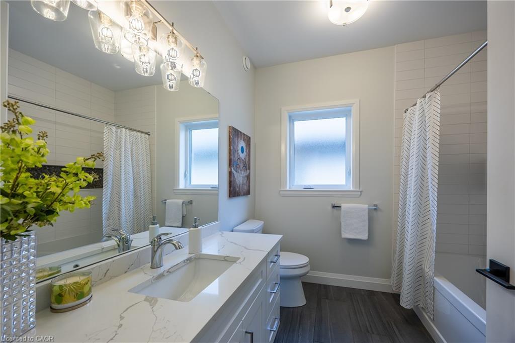 120 Newport Lane, Port Dover, ON - Indoor Photo Showing Bathroom
