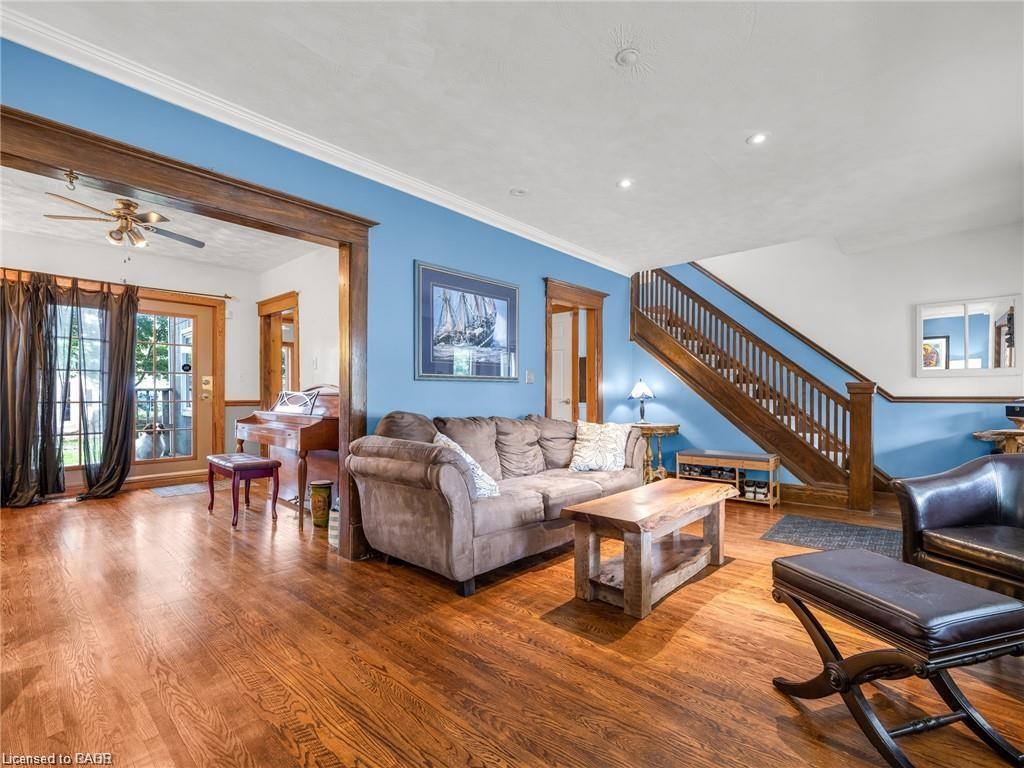 6370 High Street, Niagara Falls, ON - Indoor Photo Showing Living Room