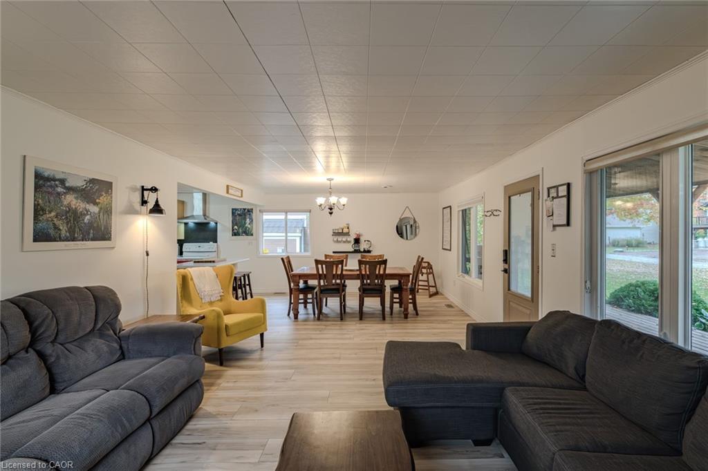 15 Park Lane Crescent, Turkey Point, ON - Indoor Photo Showing Living Room