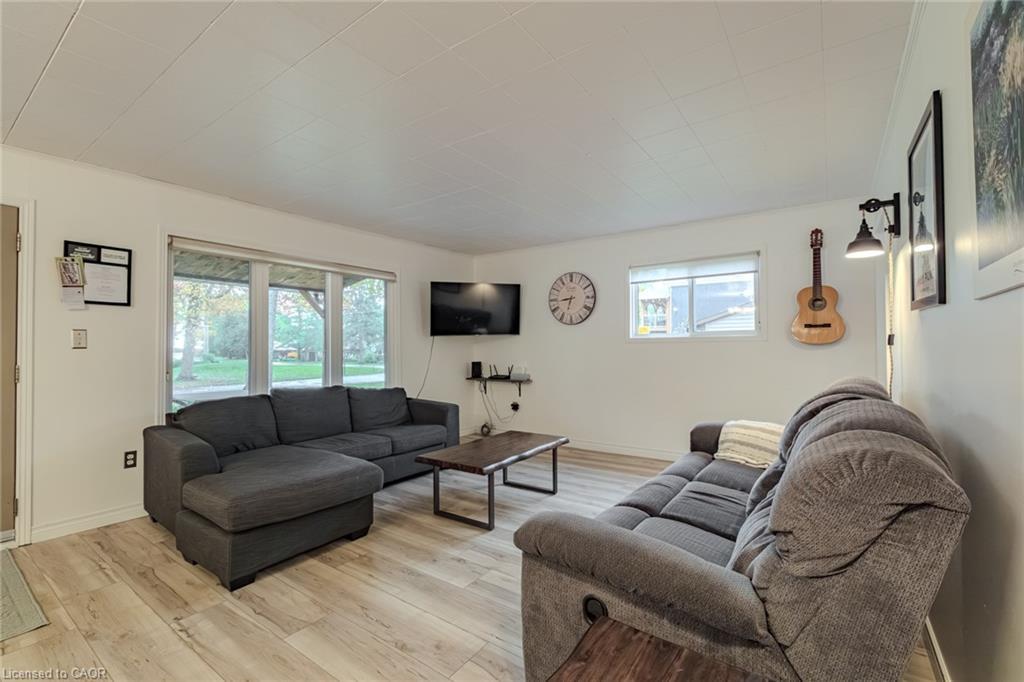 15 Park Lane Crescent, Turkey Point, ON - Indoor Photo Showing Living Room