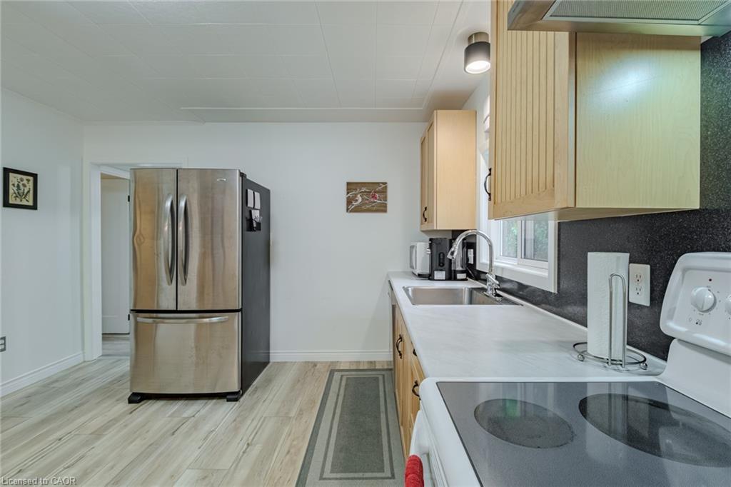 15 Park Lane Crescent, Turkey Point, ON - Indoor Photo Showing Kitchen