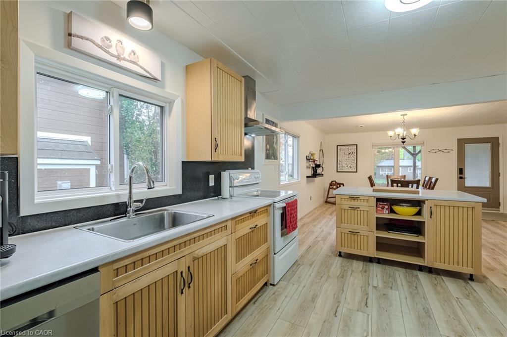 15 Park Lane Crescent, Turkey Point, ON - Indoor Photo Showing Kitchen
