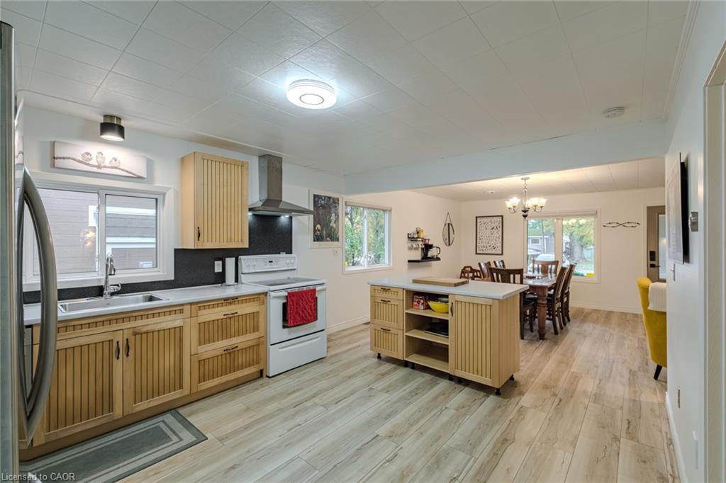 15 Park Lane Crescent, Turkey Point, ON - Indoor Photo Showing Kitchen