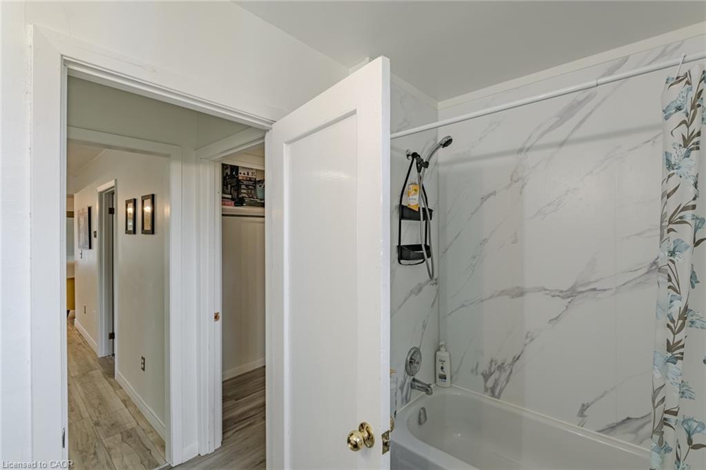 15 Park Lane Crescent, Turkey Point, ON - Indoor Photo Showing Bathroom