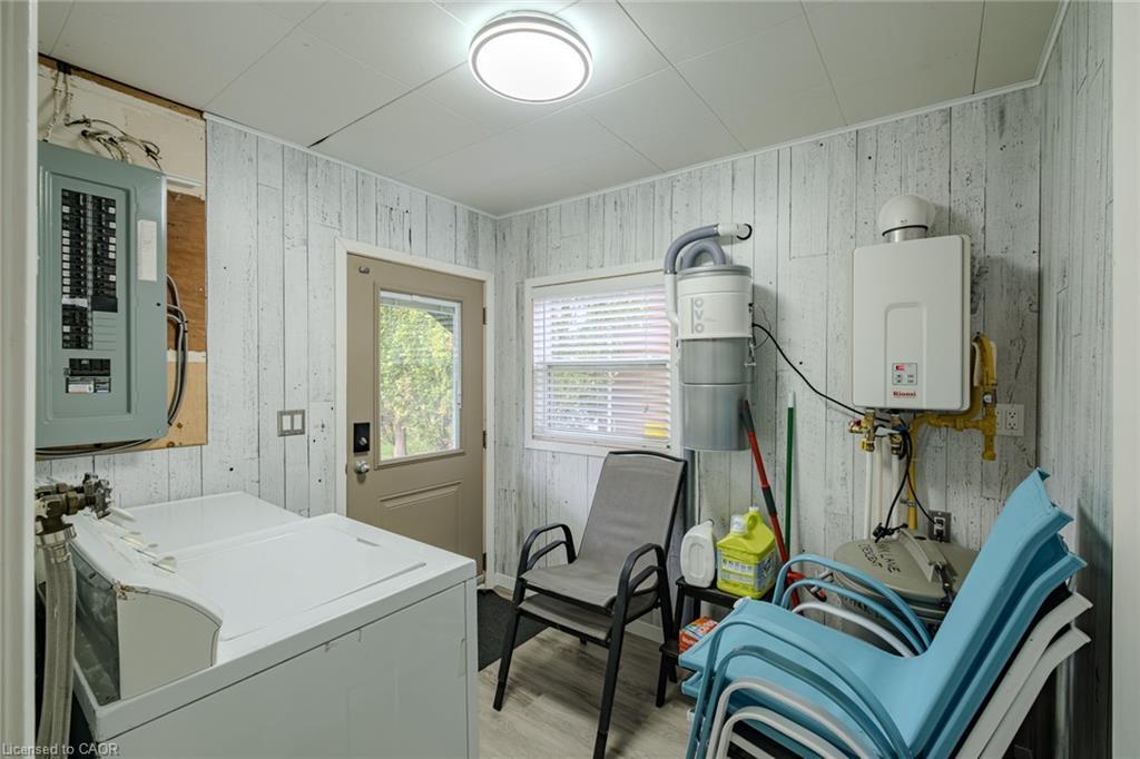 15 Park Lane Crescent, Turkey Point, ON - Indoor Photo Showing Laundry Room