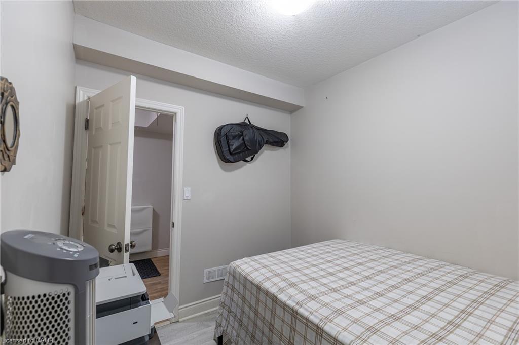 6B-38 Howe Drive, Kitchener, ON - Indoor Photo Showing Bedroom