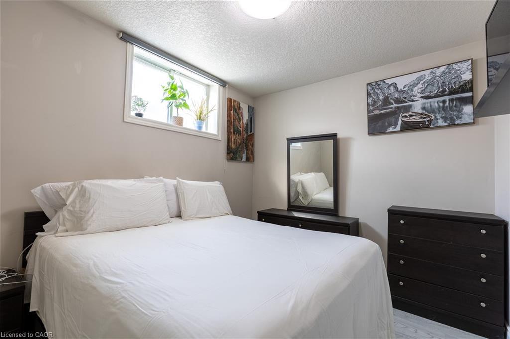 6B-38 Howe Drive, Kitchener, ON - Indoor Photo Showing Bedroom