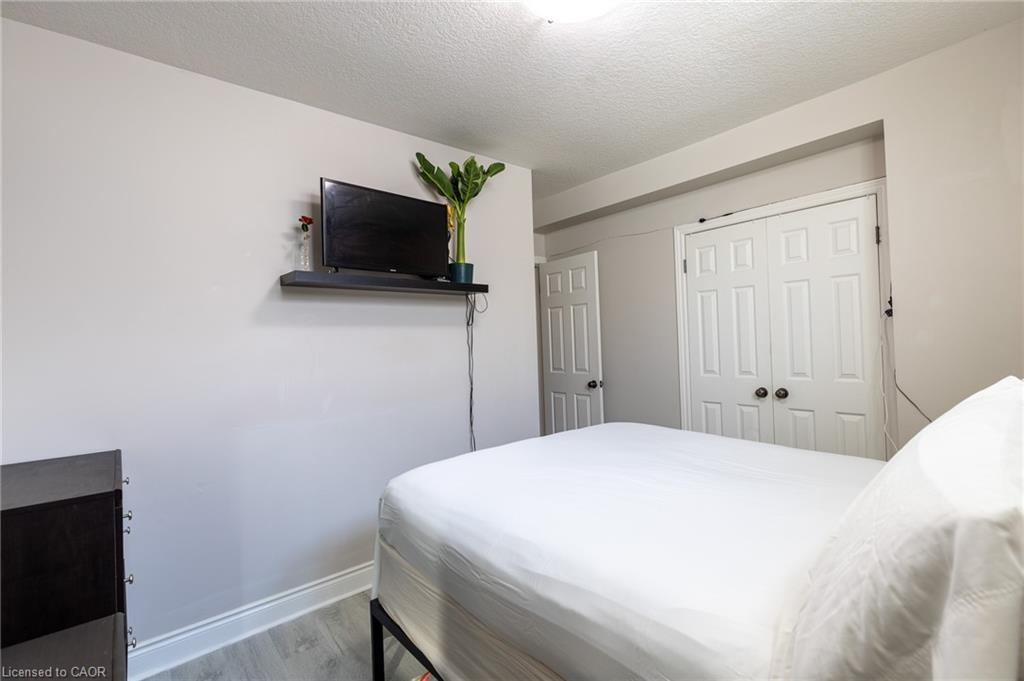 6B-38 Howe Drive, Kitchener, ON - Indoor Photo Showing Bedroom