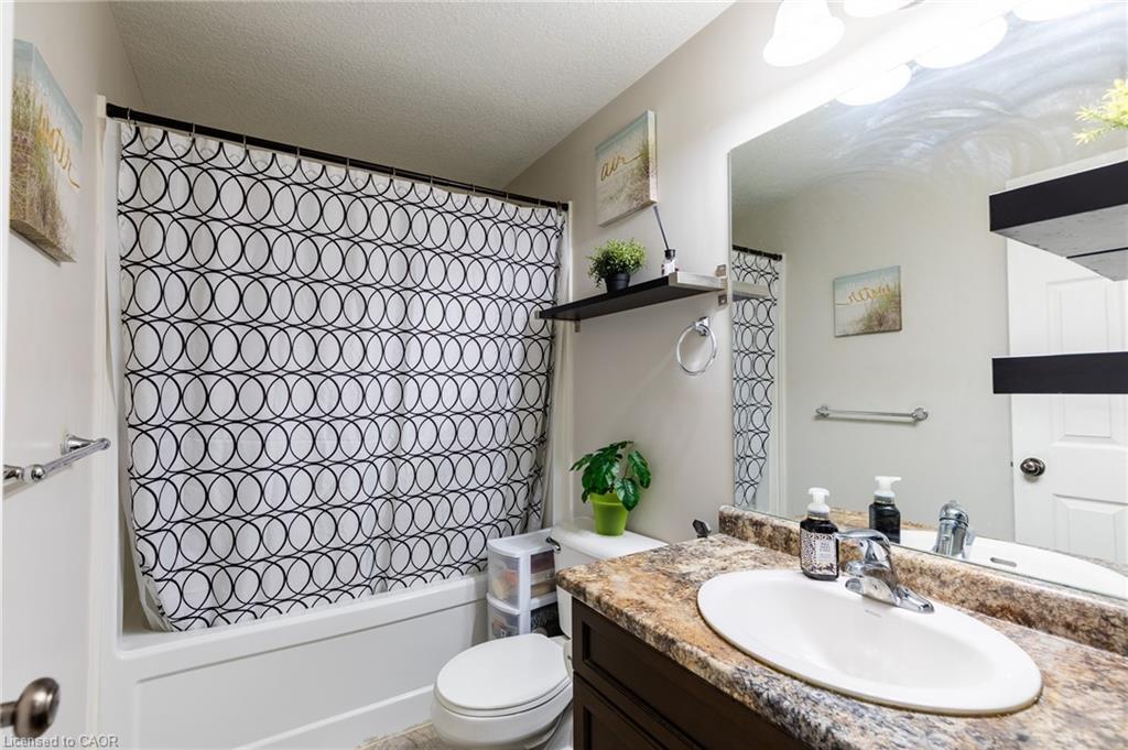 6B-38 Howe Drive, Kitchener, ON - Indoor Photo Showing Bathroom