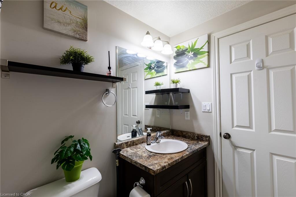 6B-38 Howe Drive, Kitchener, ON - Indoor Photo Showing Bathroom
