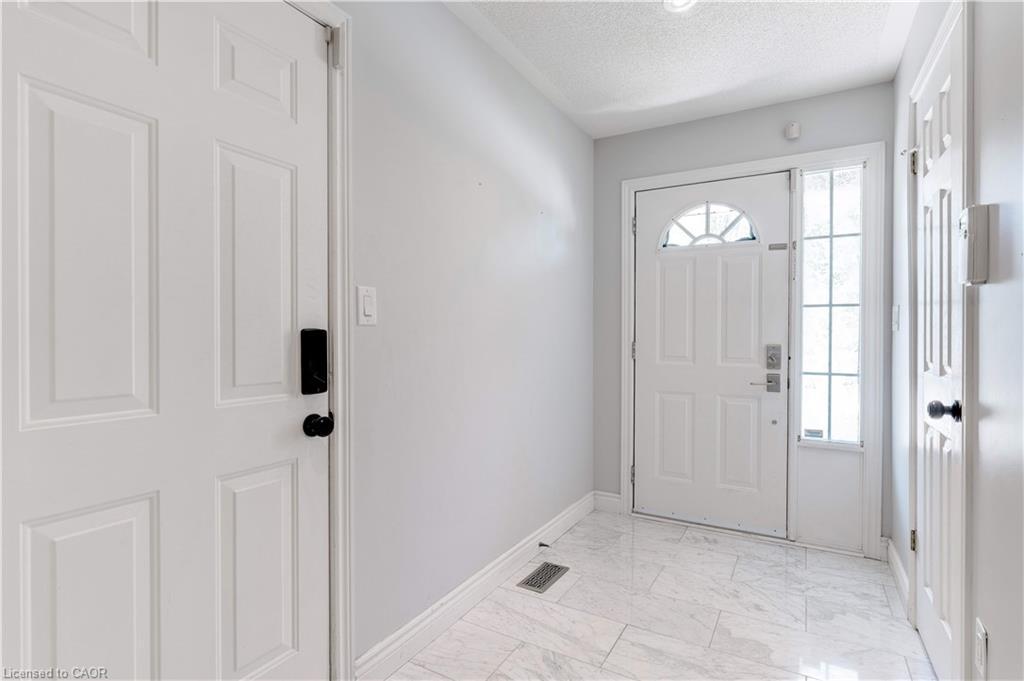 19-2151 Walkers Line, Burlington, ON - Indoor Photo Showing Other Room