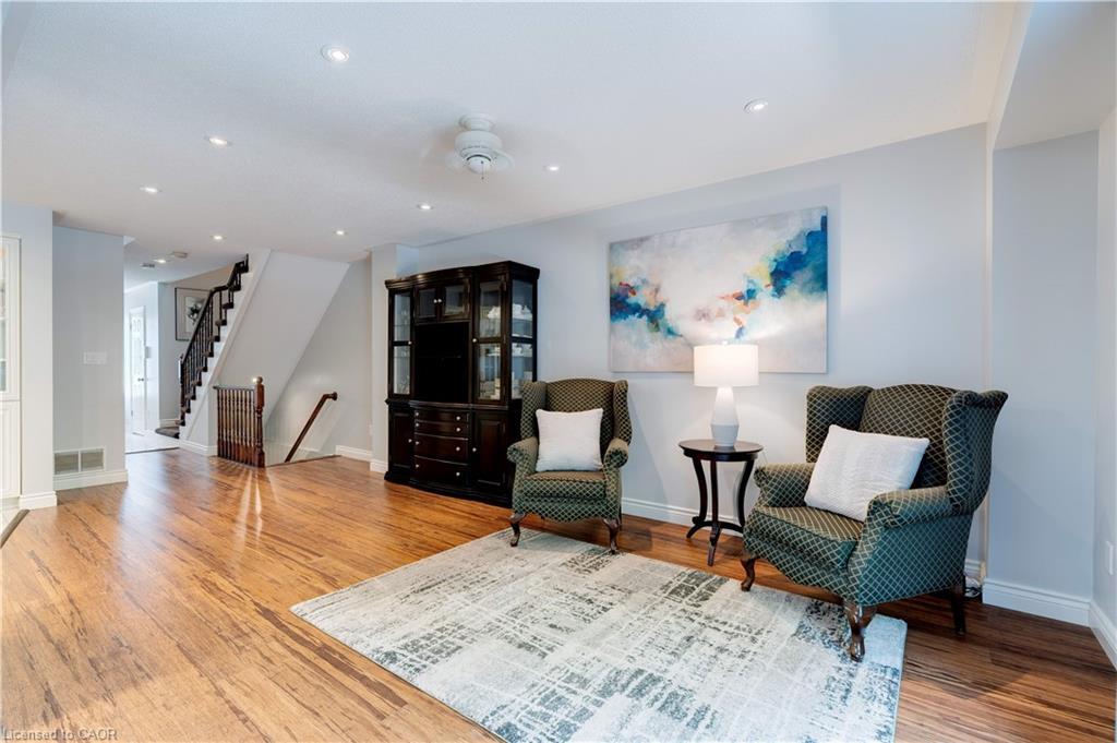 19-2151 Walkers Line, Burlington, ON - Indoor Photo Showing Living Room