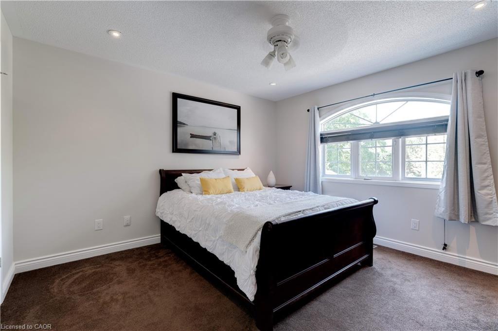 19-2151 Walkers Line, Burlington, ON - Indoor Photo Showing Bedroom