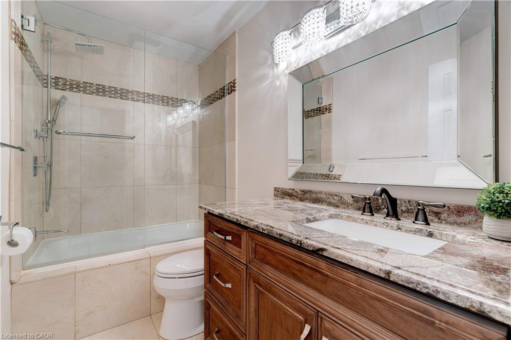 19-2151 Walkers Line, Burlington, ON - Indoor Photo Showing Bathroom