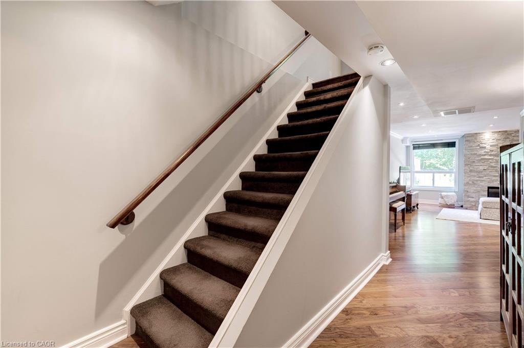 19-2151 Walkers Line, Burlington, ON - Indoor Photo Showing Other Room