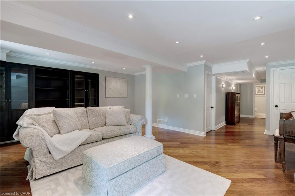 19-2151 Walkers Line, Burlington, ON - Indoor Photo Showing Living Room