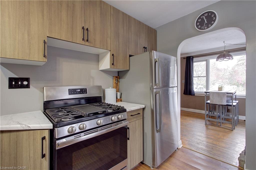 67 Blossom Avenue, Brantford, ON - Indoor Photo Showing Kitchen