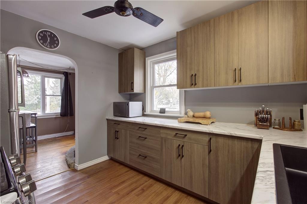 67 Blossom Avenue, Brantford, ON - Indoor Photo Showing Kitchen