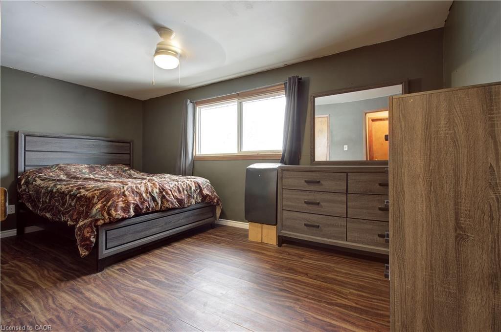 67 Blossom Avenue, Brantford, ON - Indoor Photo Showing Bedroom