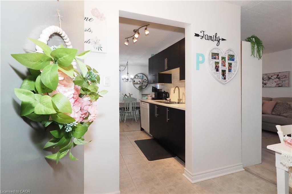 403-29 West Avenue, Kitchener, ON - Indoor