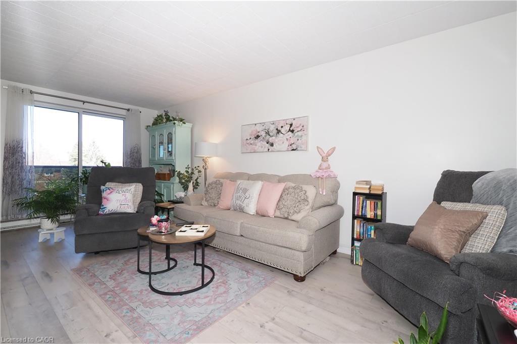 403-29 West Avenue, Kitchener, ON - Indoor Photo Showing Living Room