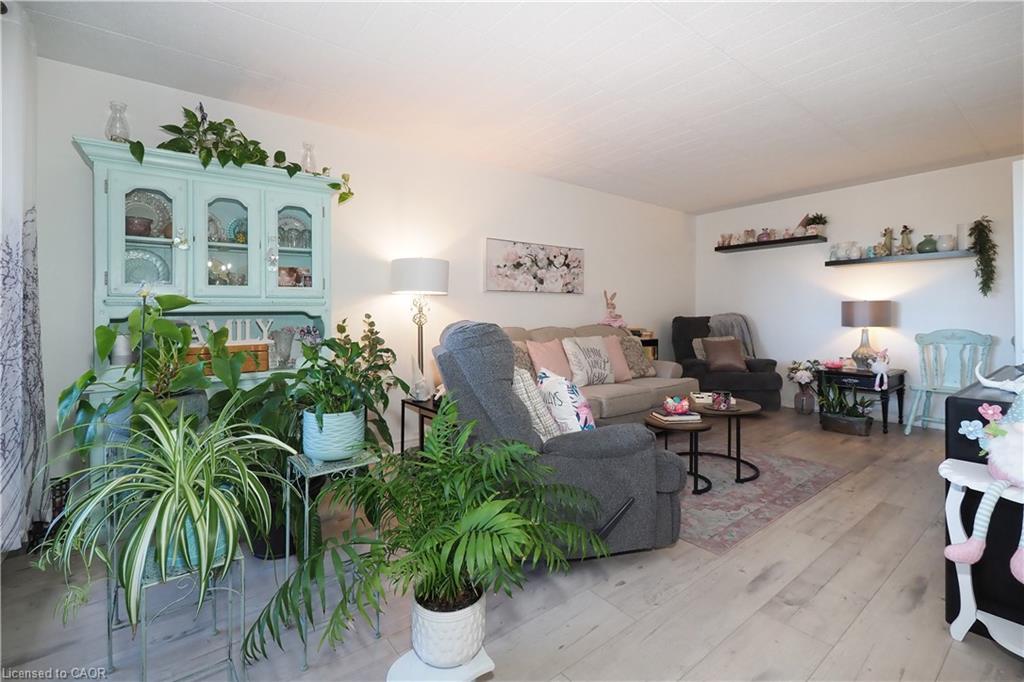 403-29 West Avenue, Kitchener, ON - Indoor Photo Showing Living Room