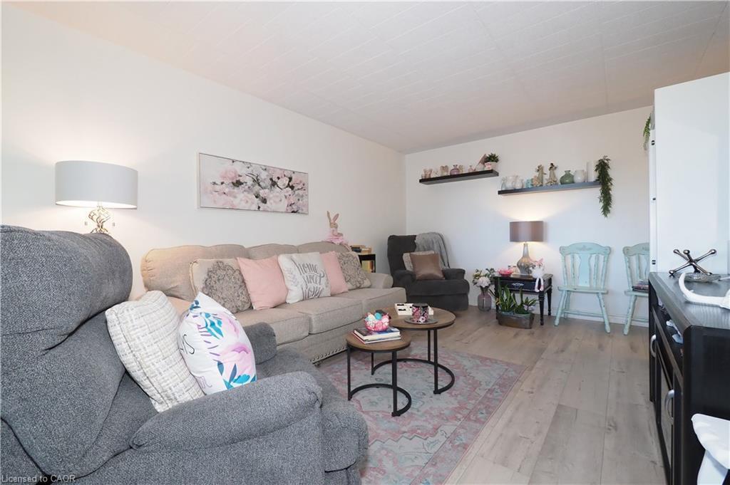 403-29 West Avenue, Kitchener, ON - Indoor Photo Showing Living Room