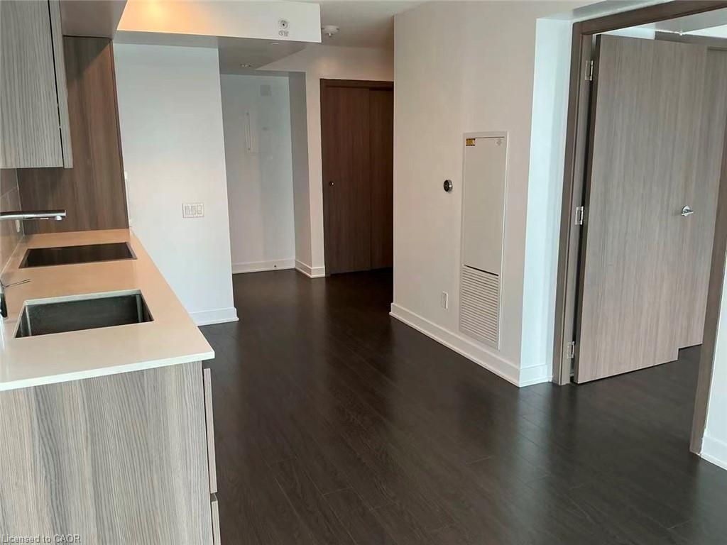 1605-17 Bathurst Street, Toronto, ON - Indoor Photo Showing Kitchen